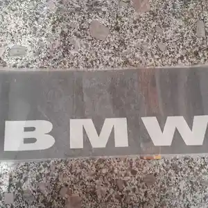 Наклейки с логотипом BMW и Mitsubishi