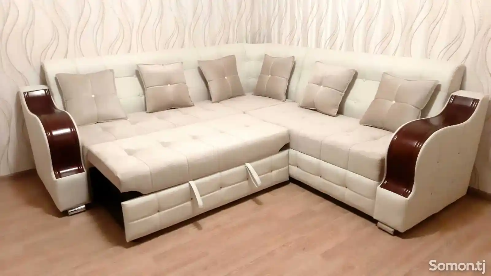 Раскладной диван с подушками-2