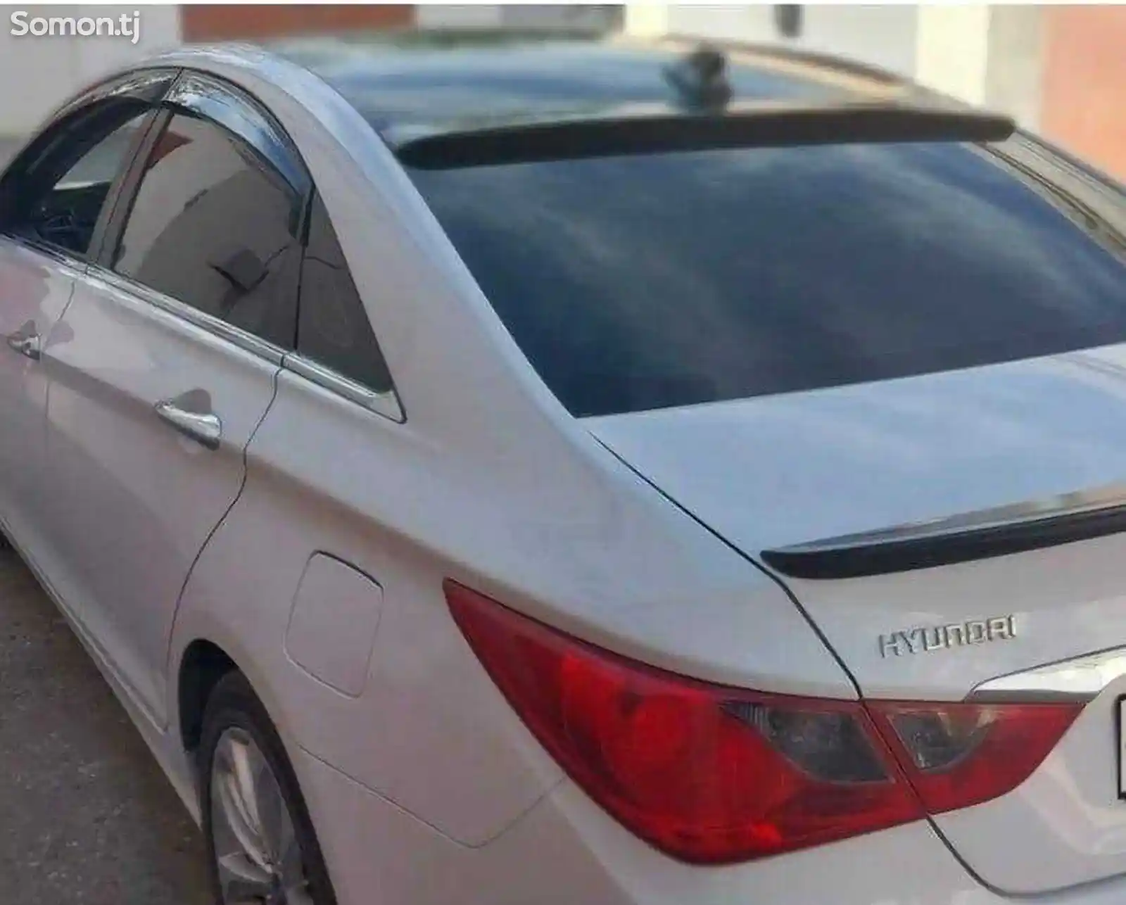 Спойлер задний лобовой на Hyundai Sonata 2011/15-1