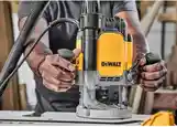 Фрезер Dewalt DWE625-4