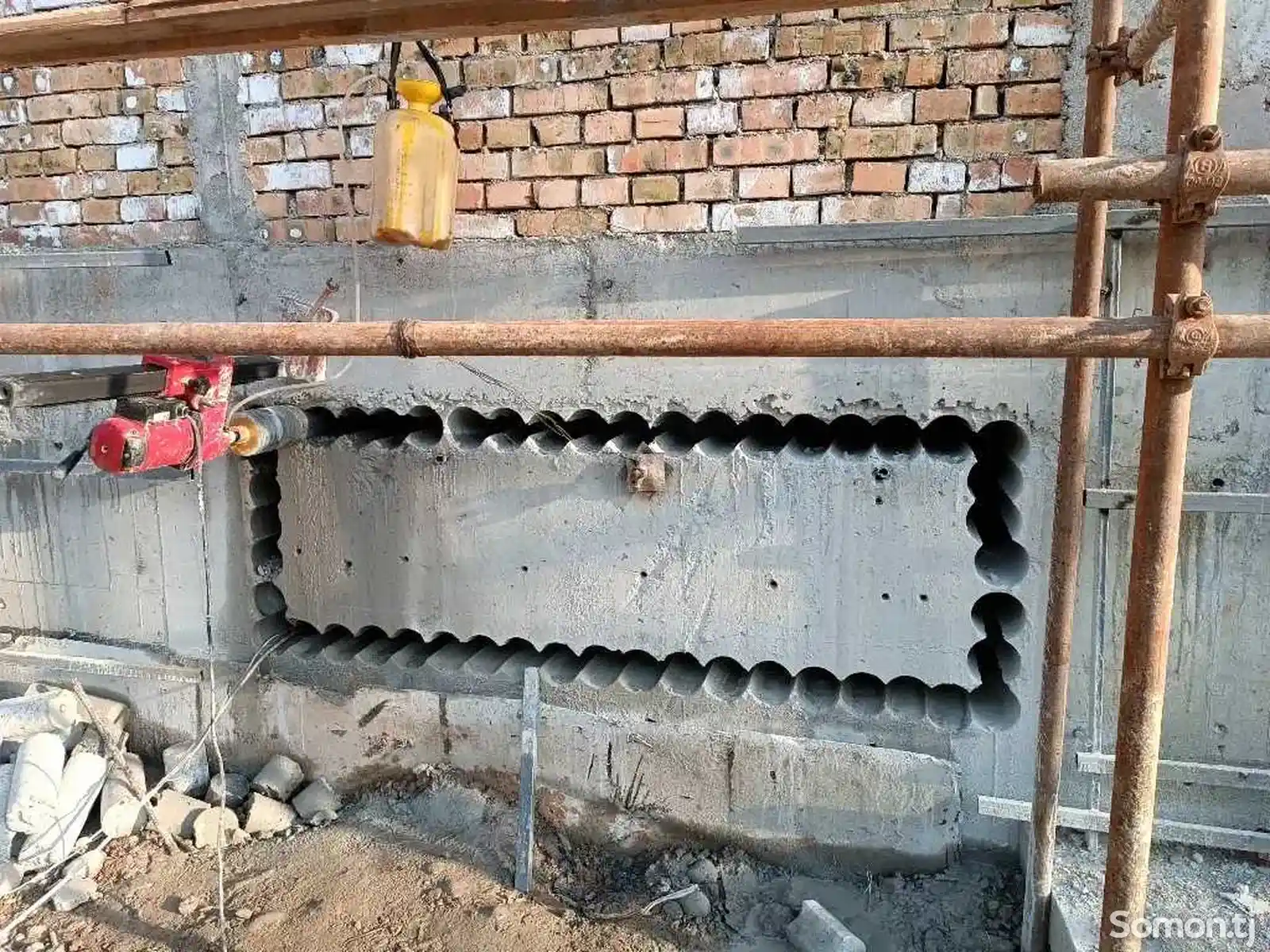 Сурох кардани бетон-1