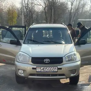 Toyota RAV 4, 2005