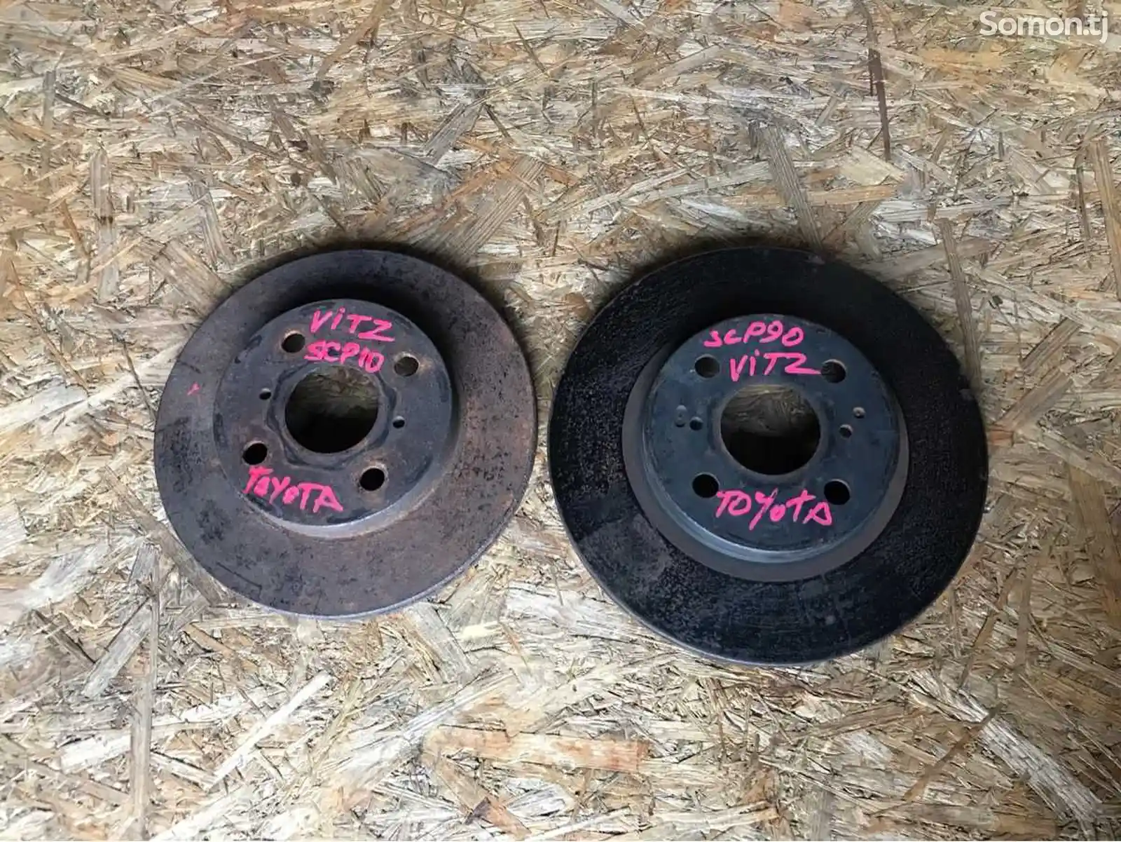 Передние опорные диски на Toyota Vitz, SCP10, SCP90, 1999-2009-5