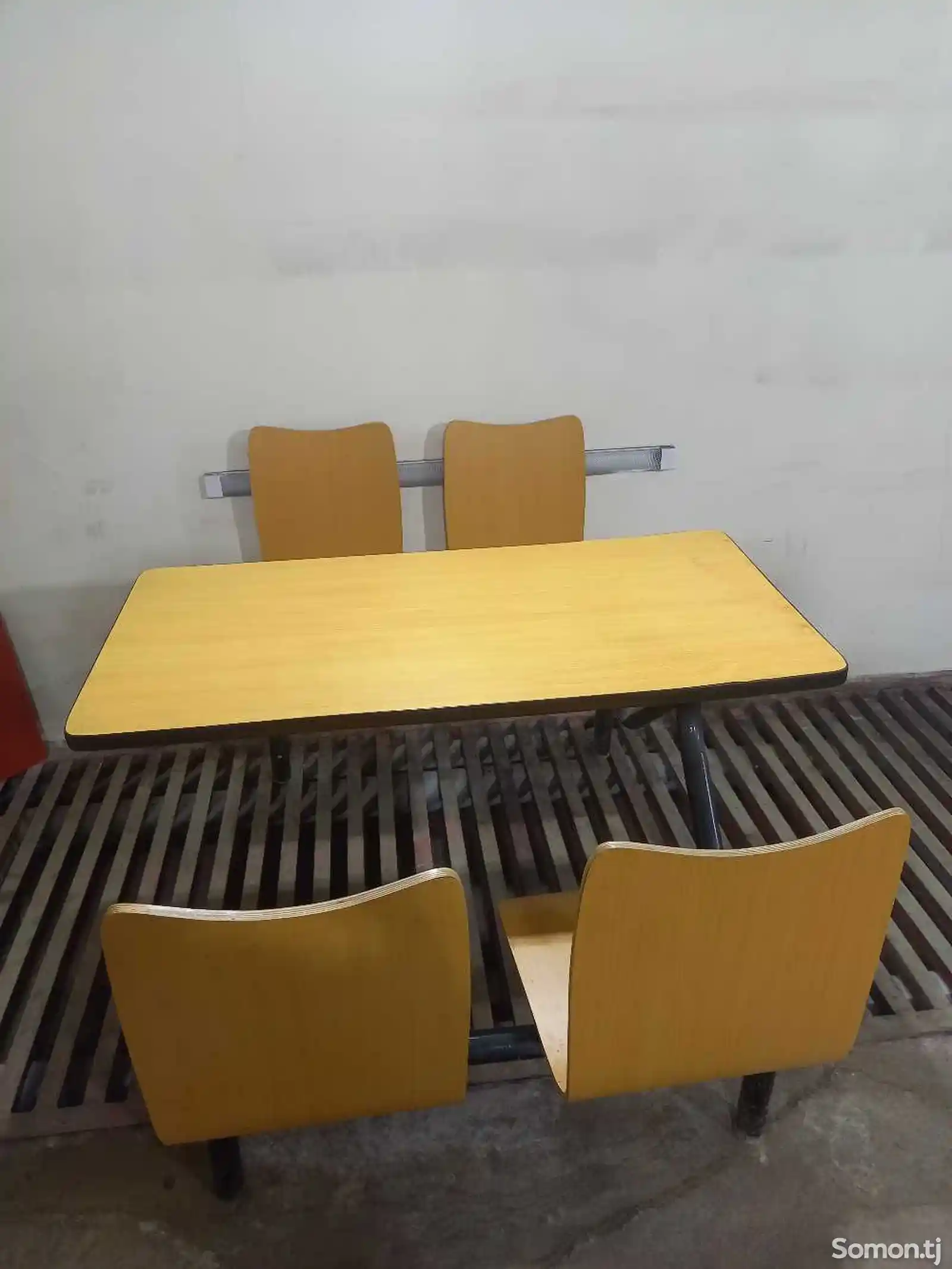 Стол и стулья-2