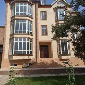 3-этажный, 17 комнатный дом, 630 м², Карамова