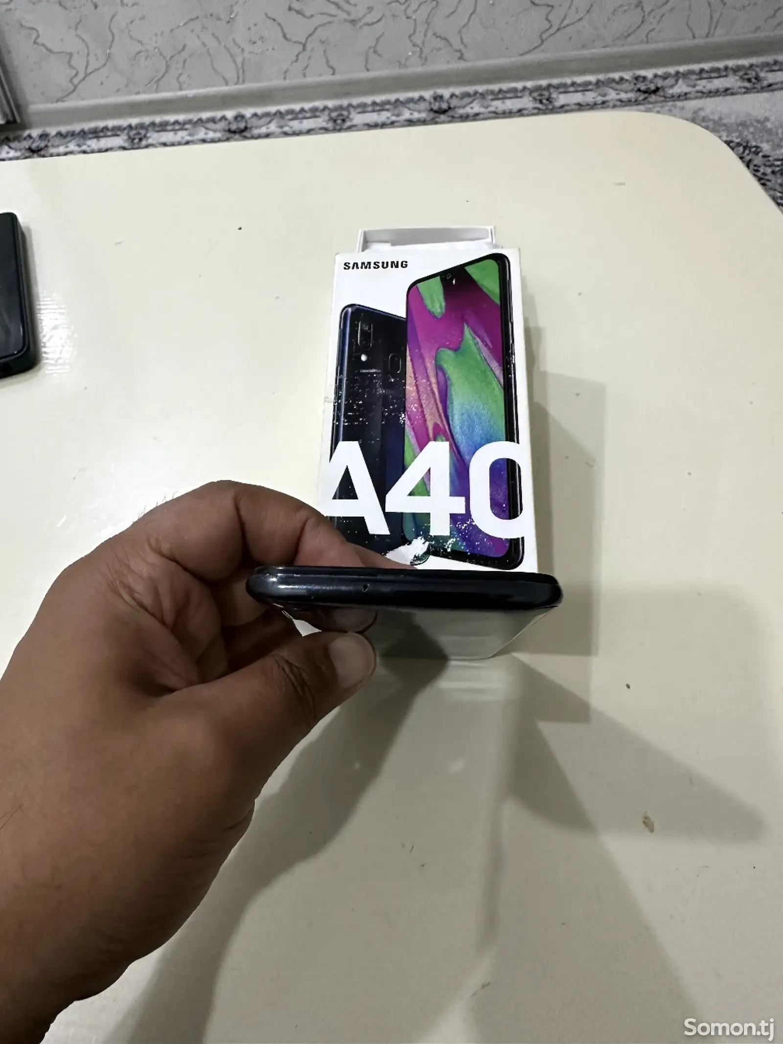 Samsung Galaxy A40-3