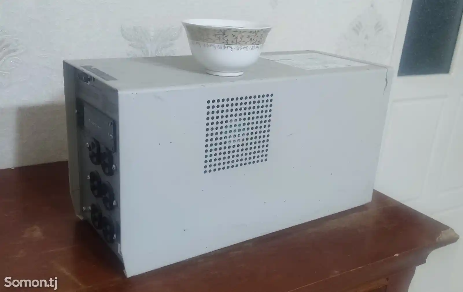 ИБП APC Smart UPC 700W-3