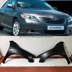 Переднее крыло на Toyota Camry 2