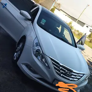 Hyundai Sonata, 2011