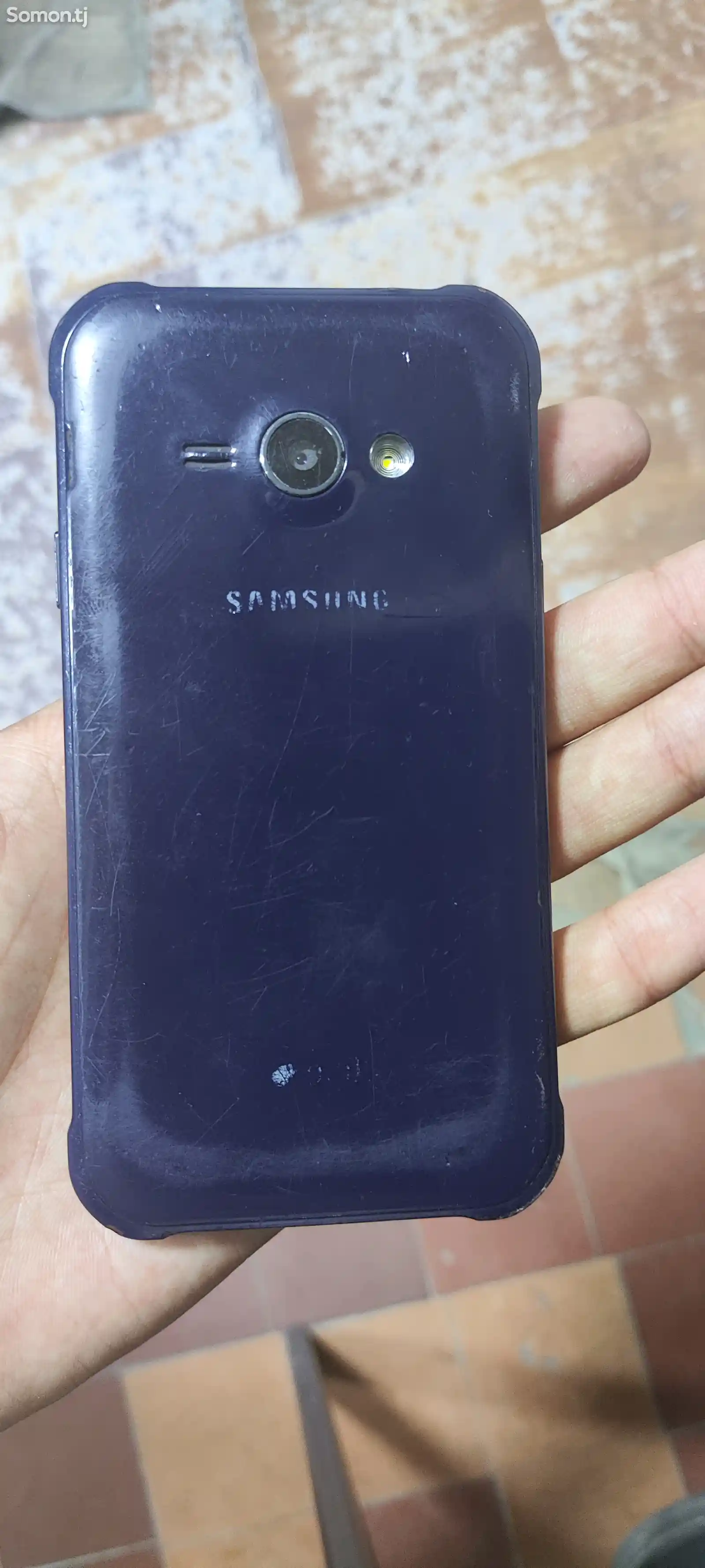 Samsung Galaxy J1 ace-2