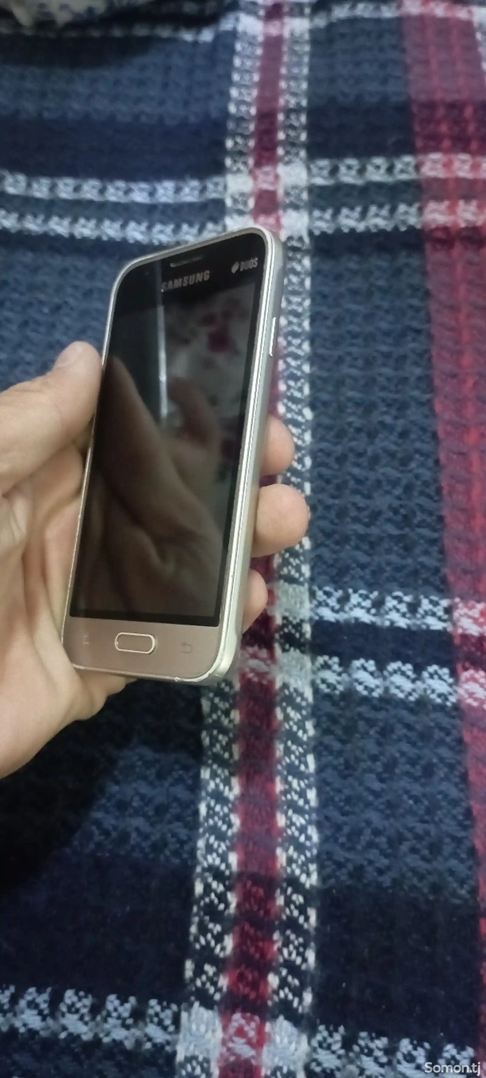 Samsung Galaxy J1 mini-2