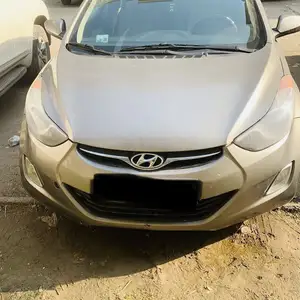 Hyundai Elantra, 2011