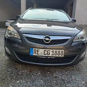 Opel Astra J, 2011