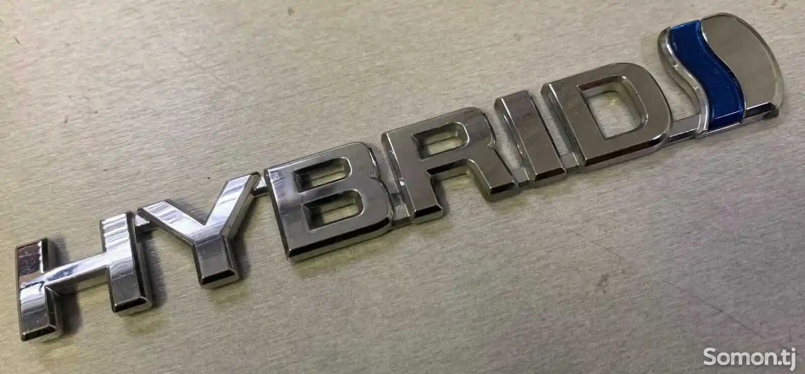 Эмблема Hybrid Toyota-2