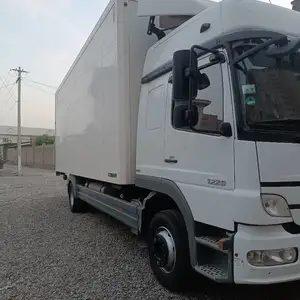 Грузовик Mercedes benz atego