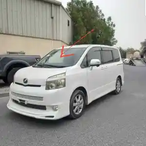 Лобовое стекло от Toyota Voxy