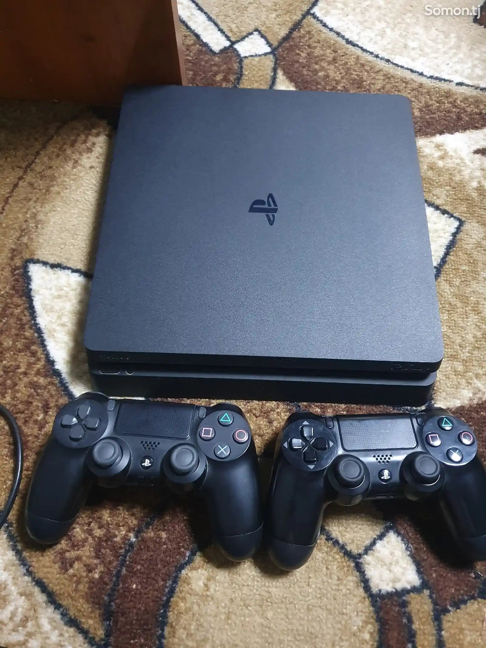 Игровая приставка PS4-3