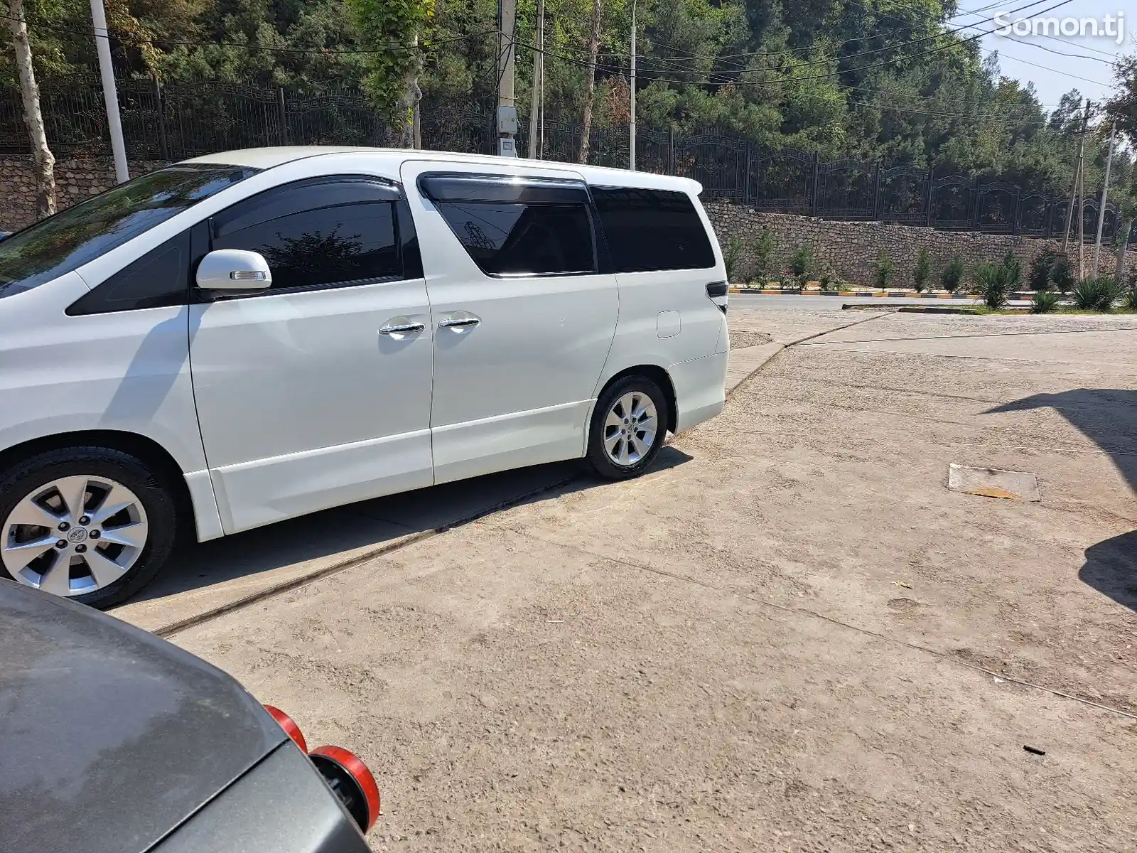 Toyota Vellfire, 2009-13