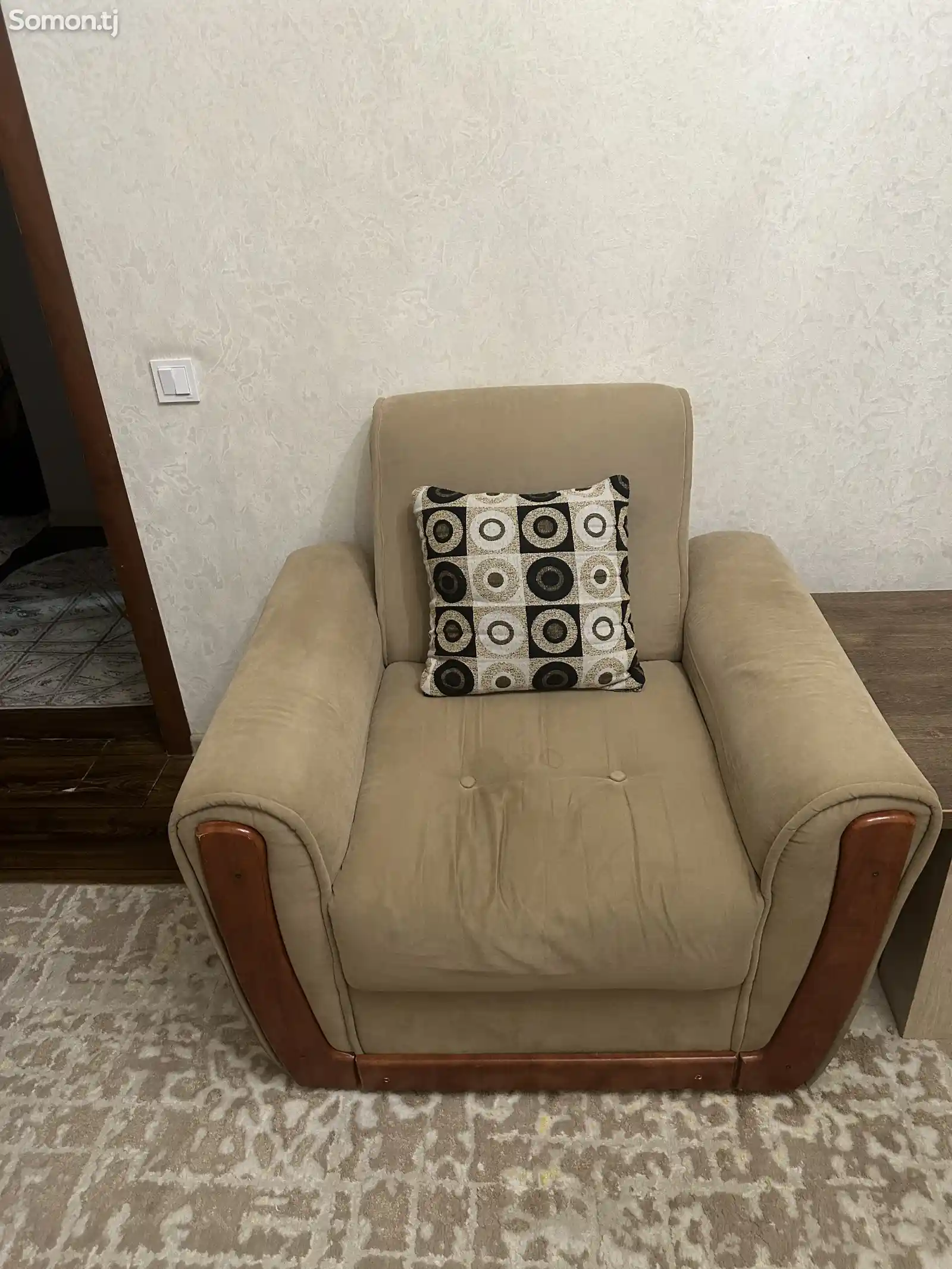 Раскладной диван, кресла и подставка для телевизора-5