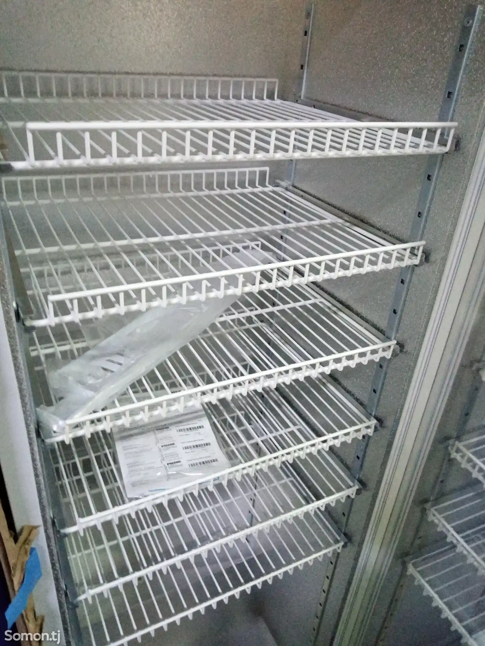 Витринный холодильник 195/60см объём литр 376-3
