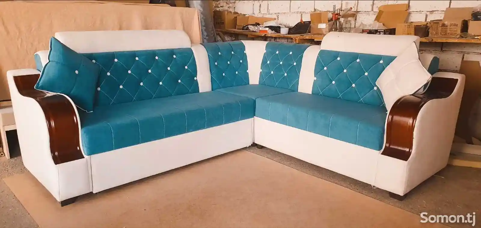 Угловой диван с пуфиком-1