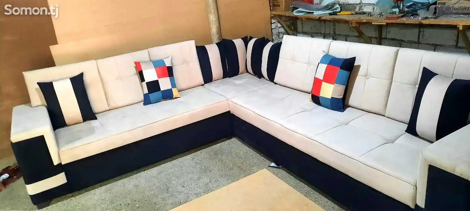 Угловой диван в стиле Хай-Тек-3