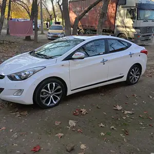 Hyundai Avante, 2013