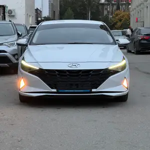 Hyundai Elantra, 2022