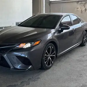 Toyota Camry, 2018