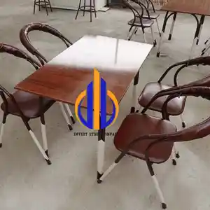 Стол с 4 стульями
