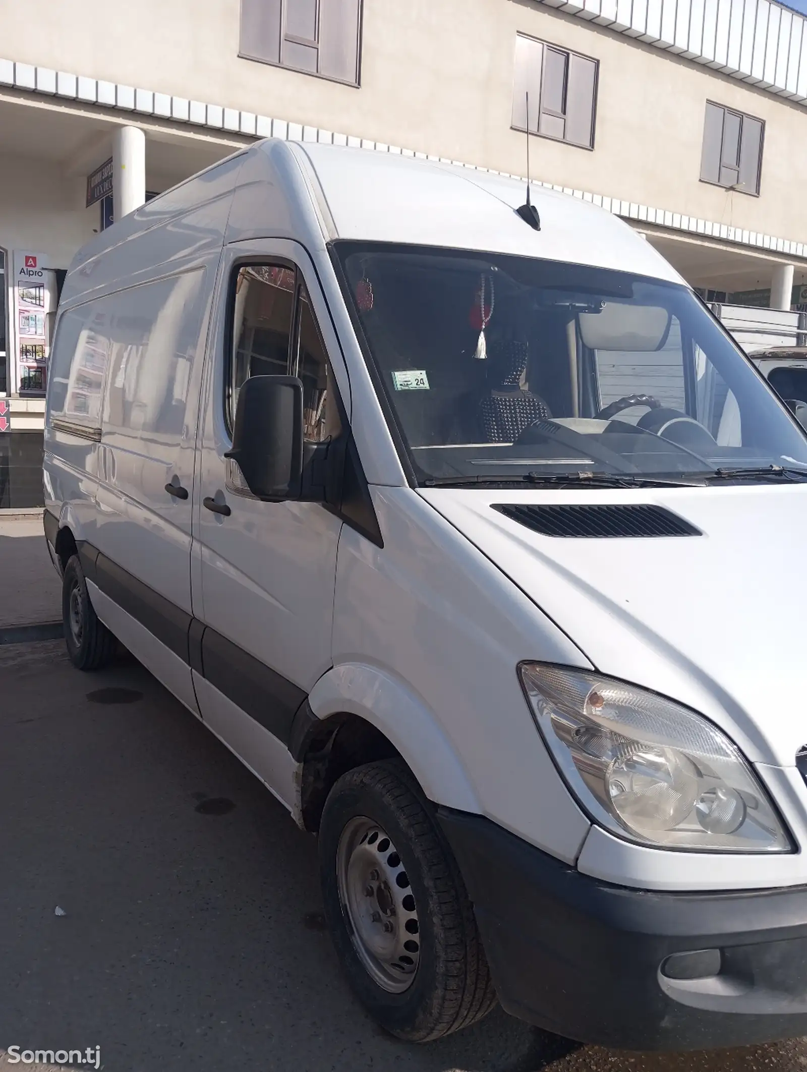 Mercedes-Benz Sprinter-1