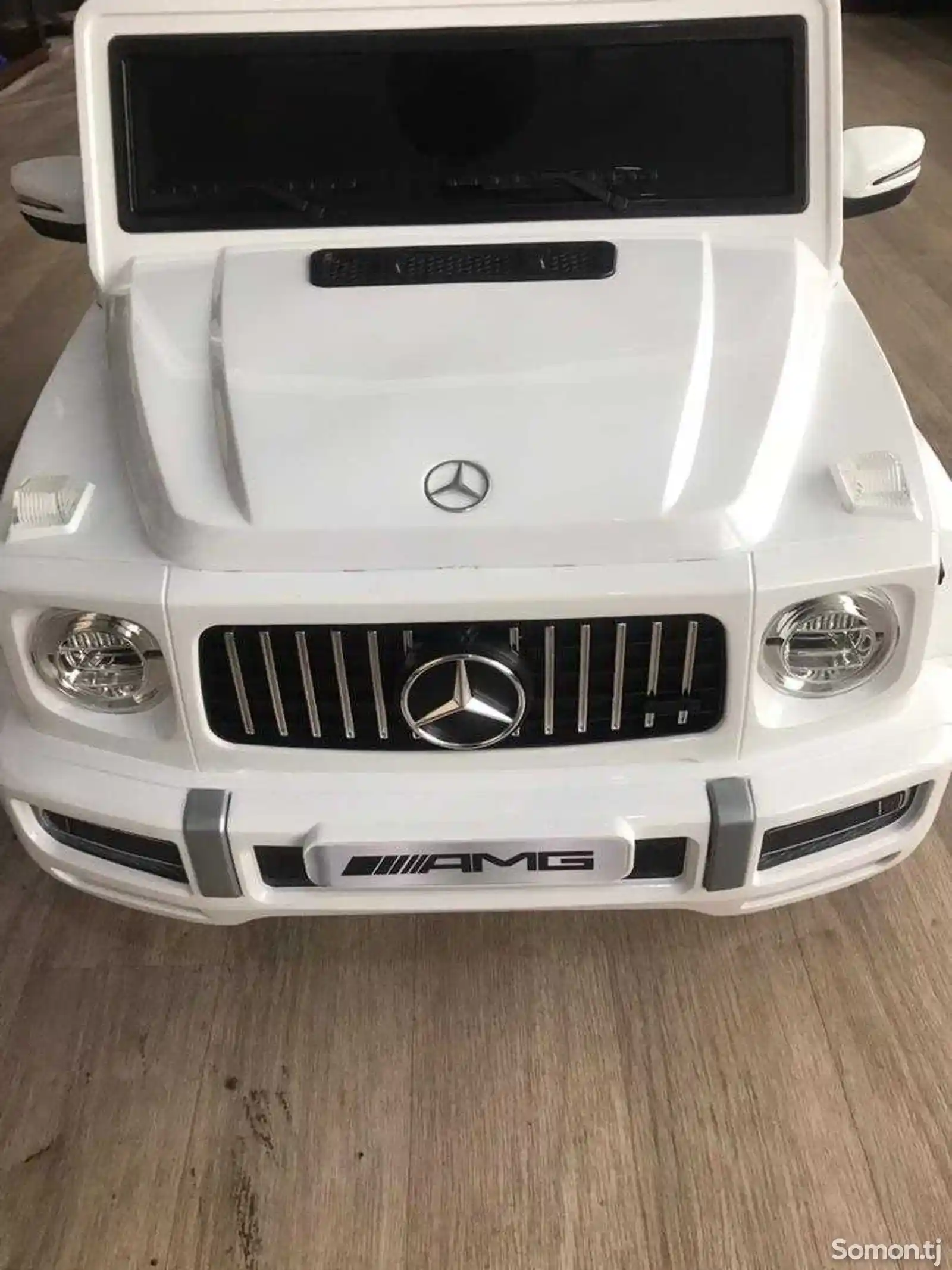 электромобиль Mercedes AMG-6