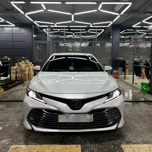 Toyota Camry, 2018