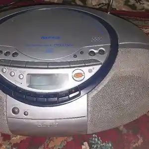 Магнитофон-радио Sony