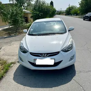 Hyundai Elantra, 2011