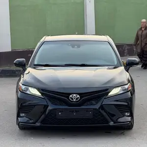 Toyota Camry, 2018