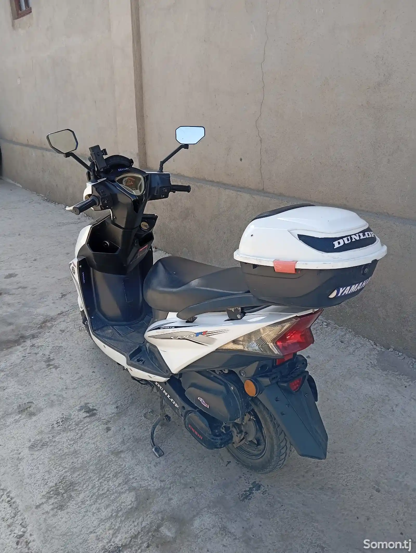 Скутер Yamaha-1