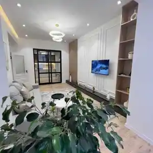 2-комн. квартира, 13 этаж, 75м², Созидания