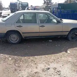 Mercedes-Benz W124, 1988