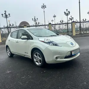 Nissan Leaf, 2012