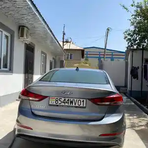 Hyundai Elantra, 2017