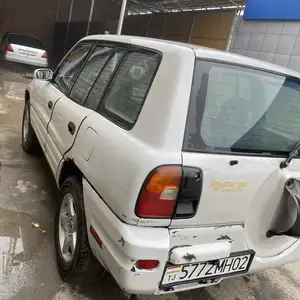 Toyota RAV 4, 1995