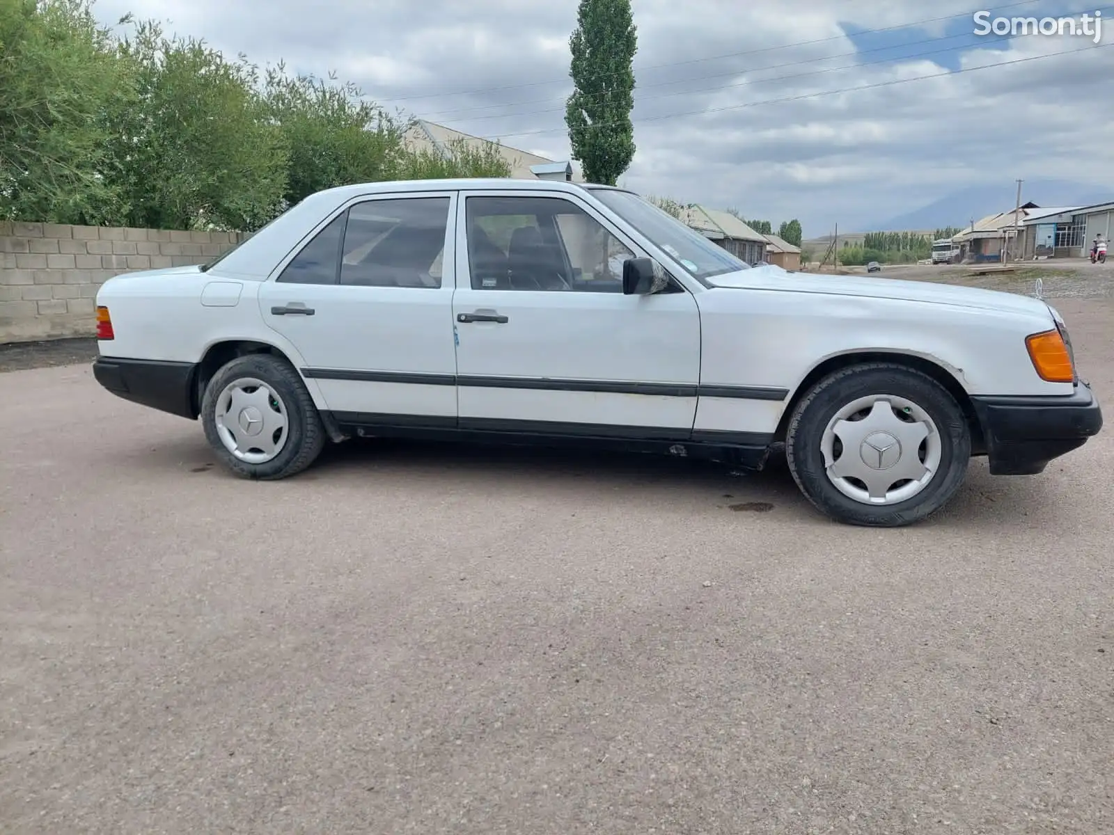 Mercedes-Benz W124, 1988-1