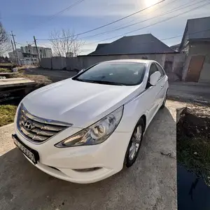 Hyundai Sonata, 2011