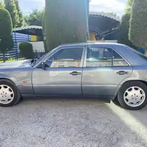 Mercedes-Benz W124, 1993
