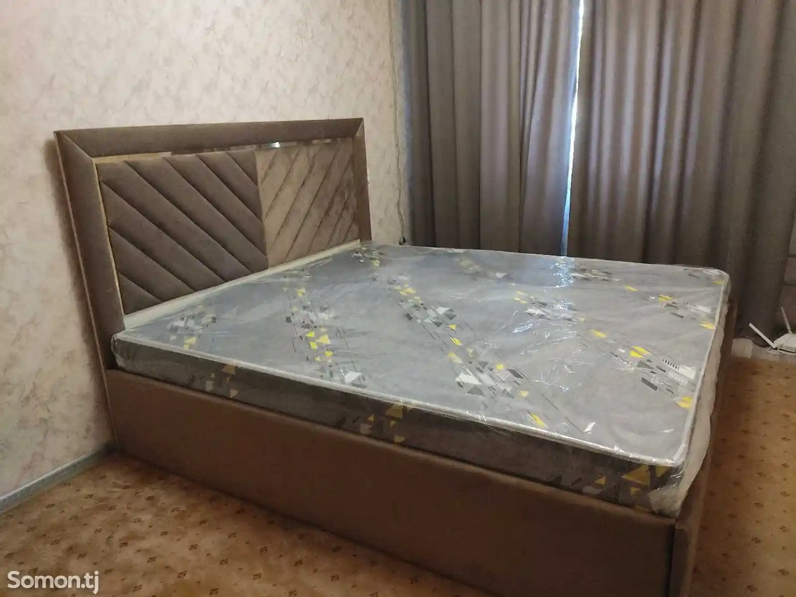 Кровать с матрасом-2