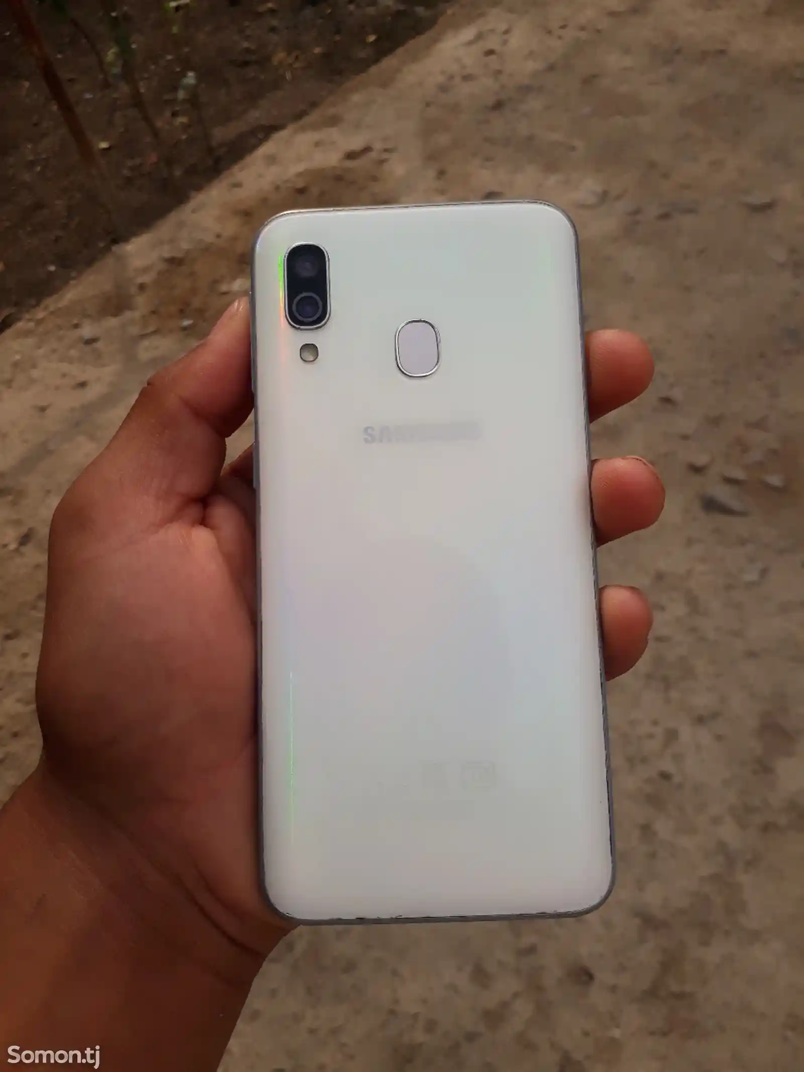 Samsung Galaxy A40-3