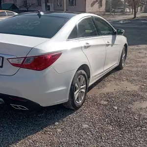 Hyundai Sonata, 2011