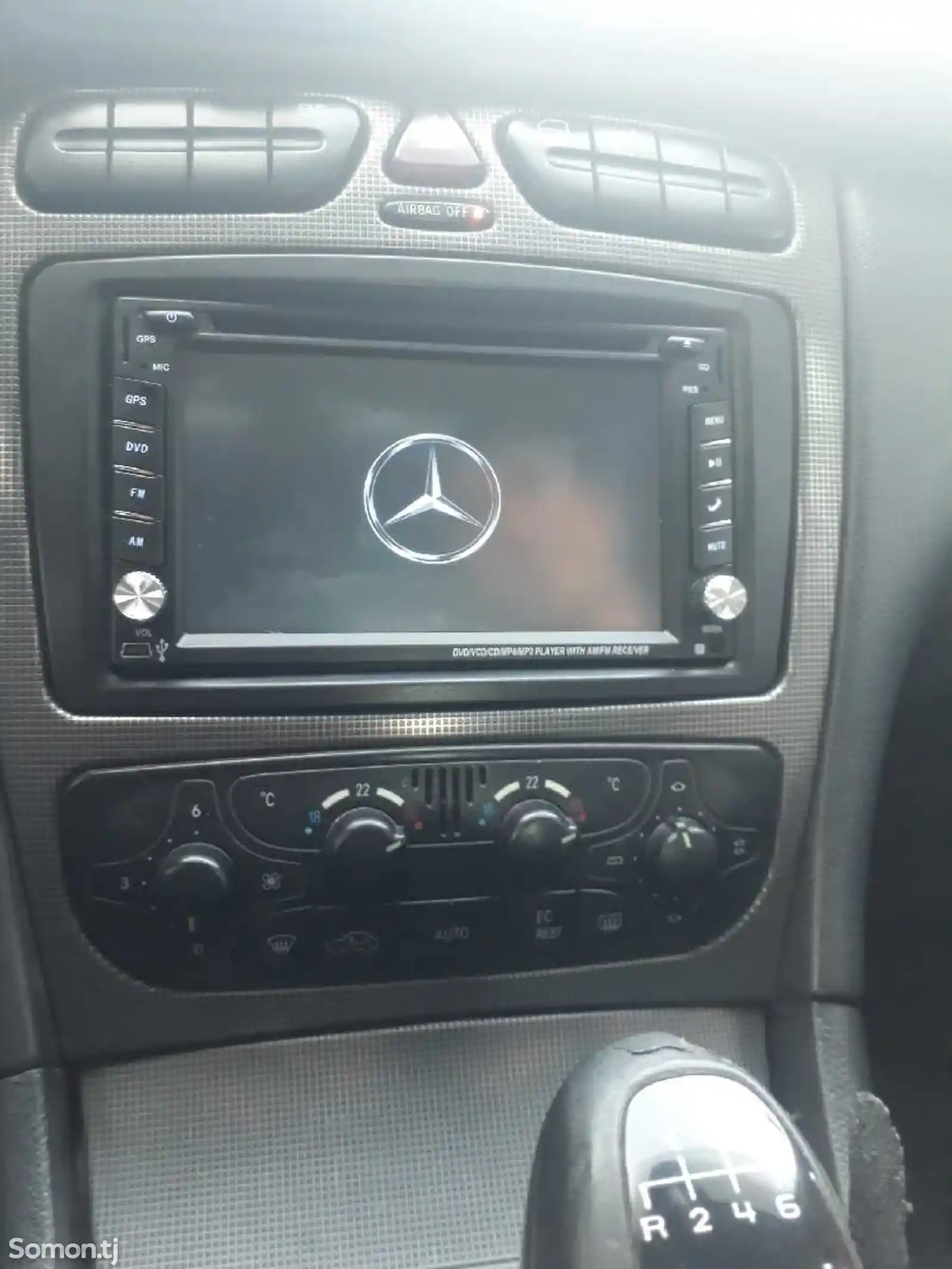 Штатный монитор от Mercedes-Benz-1