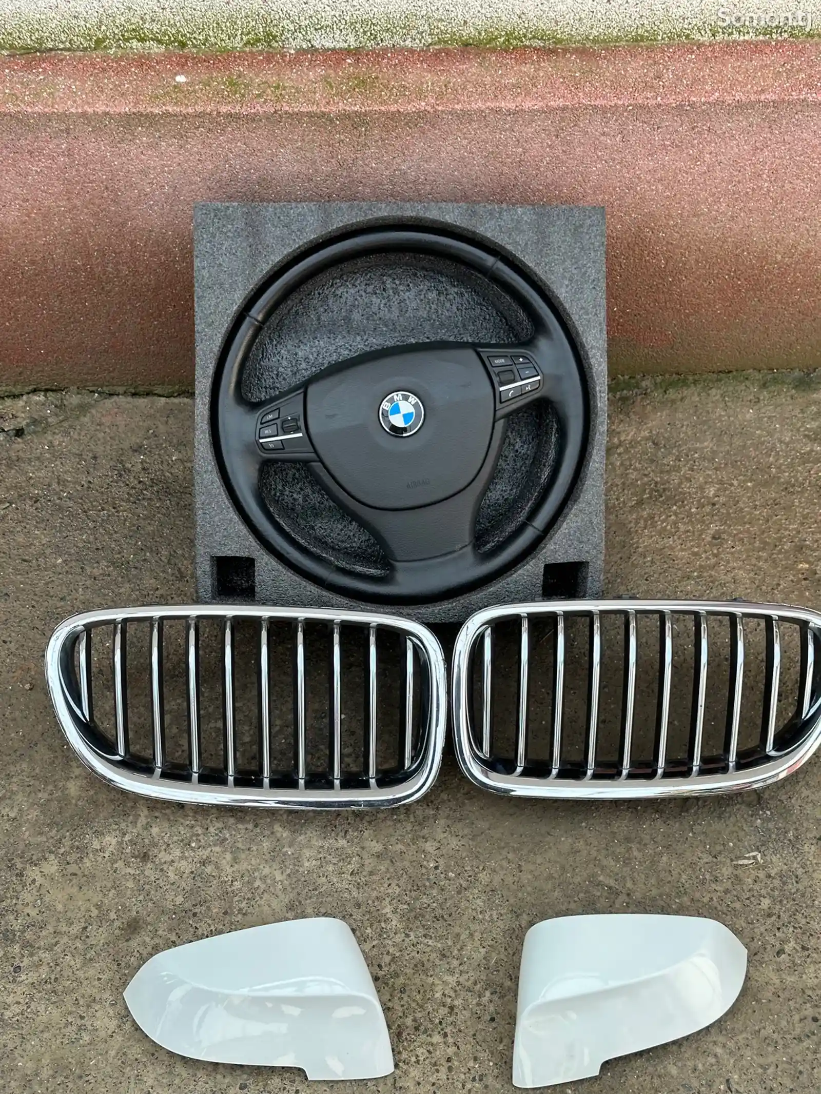 Облицовка с рулем для BMW-4
